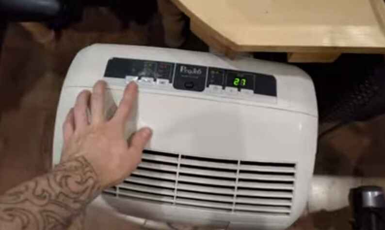 Delonghi Air Conditioner not blowing cold air