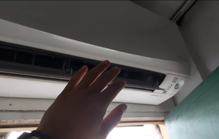 Daikin AC blowing hot air